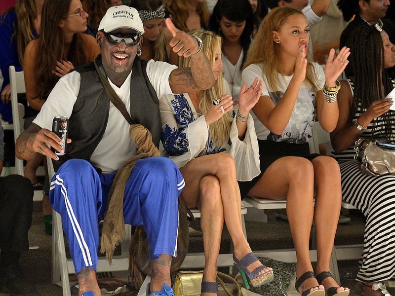 Ценитель моды Деннис Родман на Mercedes-Benz Fashion Week Swim 2014 (20 фото)