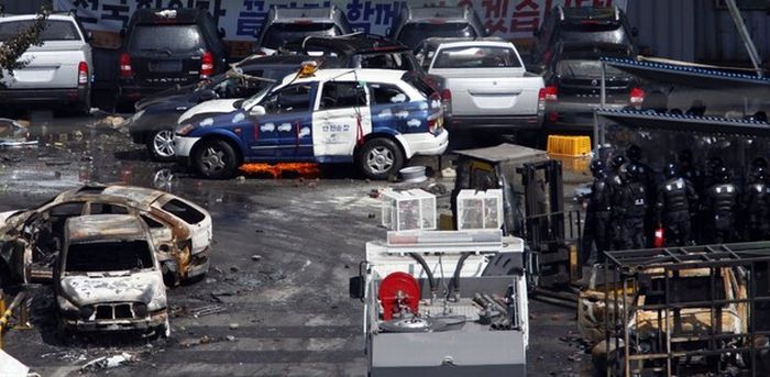 Южнокорейская полиция взяла штурмом Ssangyong Motor