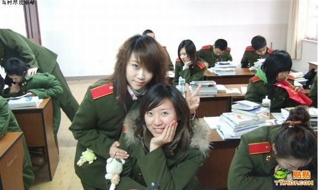 Девушки китайской армии на службе и после (11 фото)
