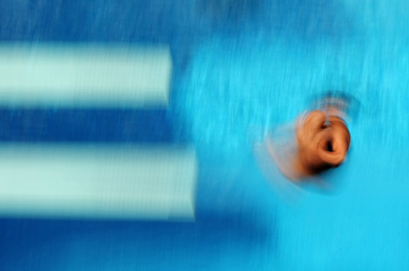 Замечательные фотографии прыгунов в воду (35 фото)
