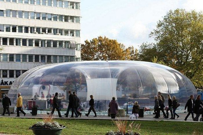 Пластиковые пузыри заставят берлинцев увидеть город в новом свете (12 фото)