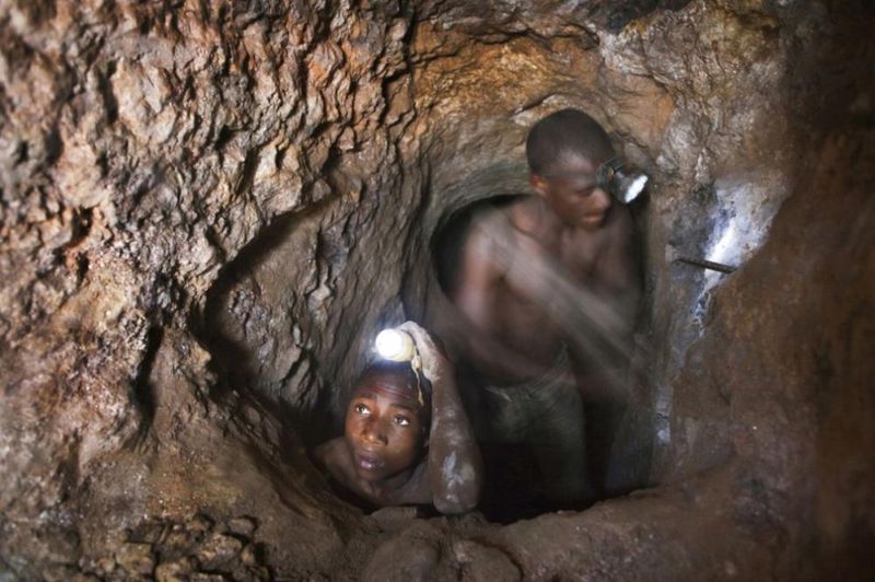 Работа на рудниках в Конго (21 фото)