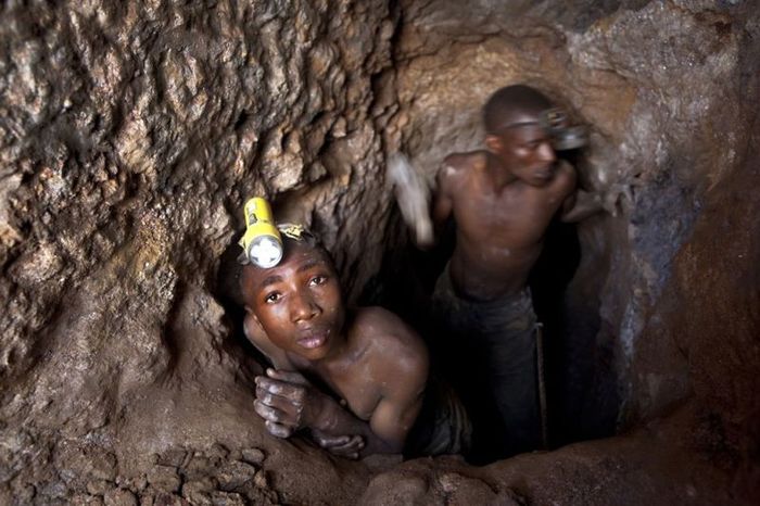 Работа на рудниках в Конго (21 фото)