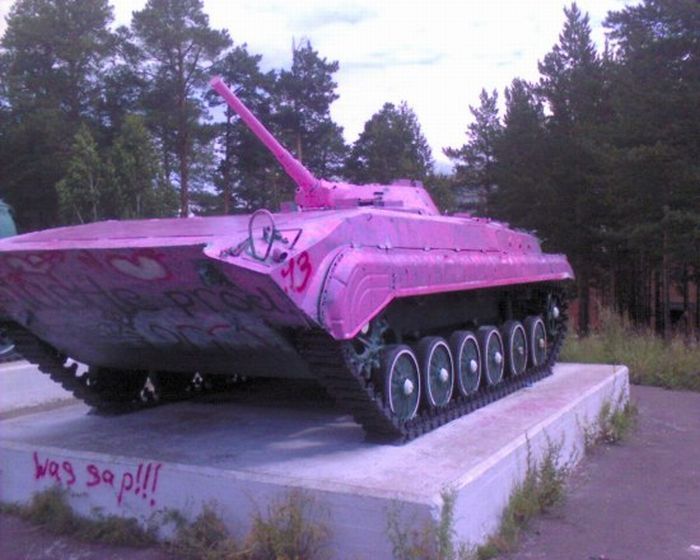 Розовый БМП в Братске (5 фото + видео)
