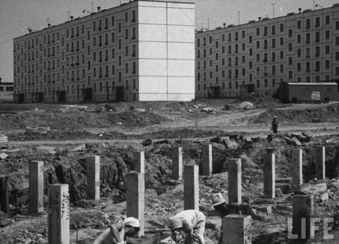 Строительство советских хрущевок (23 фото)