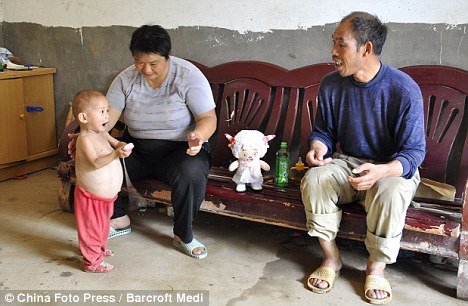 Беременный китайский ребенок (3 фото)