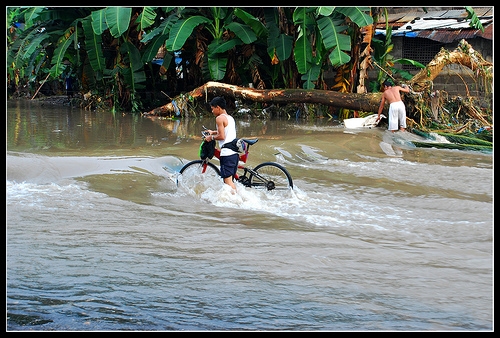 Небывалое наводнение застало Филиппины врасплох  (36 фото)