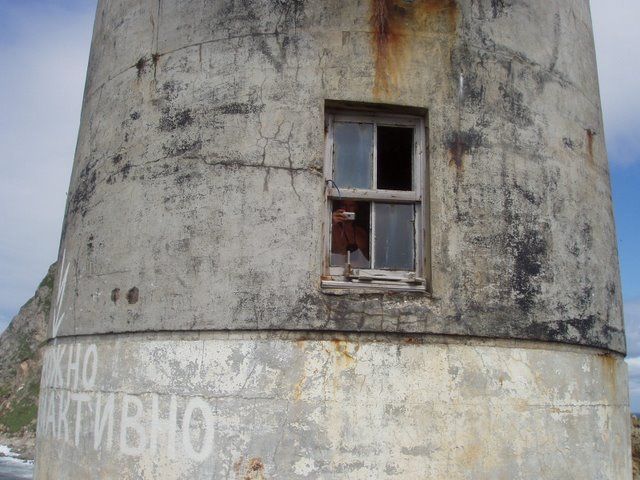 Заброшенный советский атомный маяк (21 фото)  