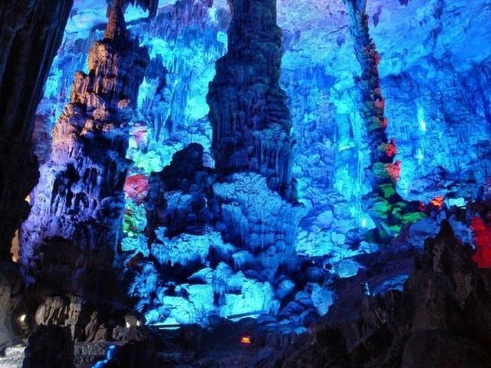 Разноцветные пещеры (26 фото)