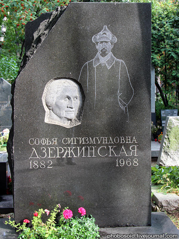 Новодевичье кладбище – Покой великих (55 фото)