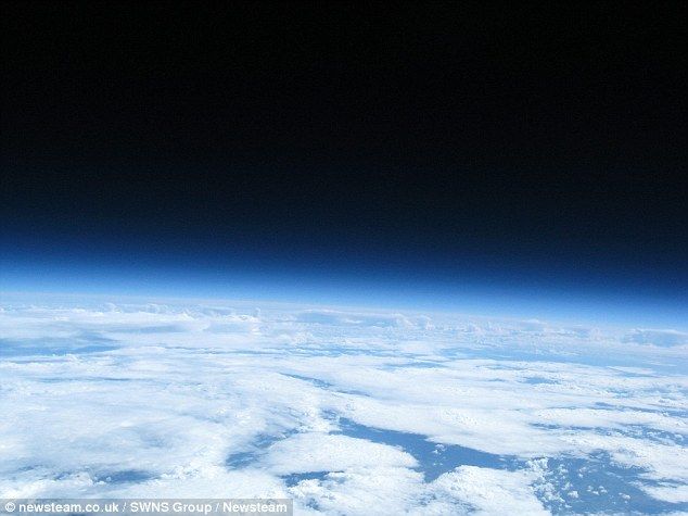 Выйти на орбиту Земли прямо со двора (10 фото)