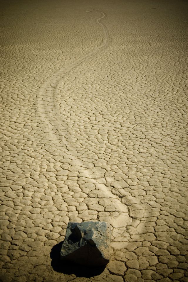Плавающие камни в долине смерти (48 фото)