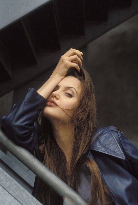Анджелина Джоли 15 лет назад (17 фото)