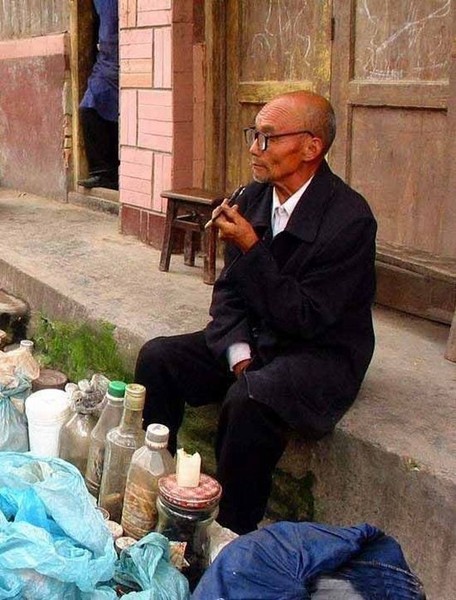 Китайская медицина на улице (7 фото)
