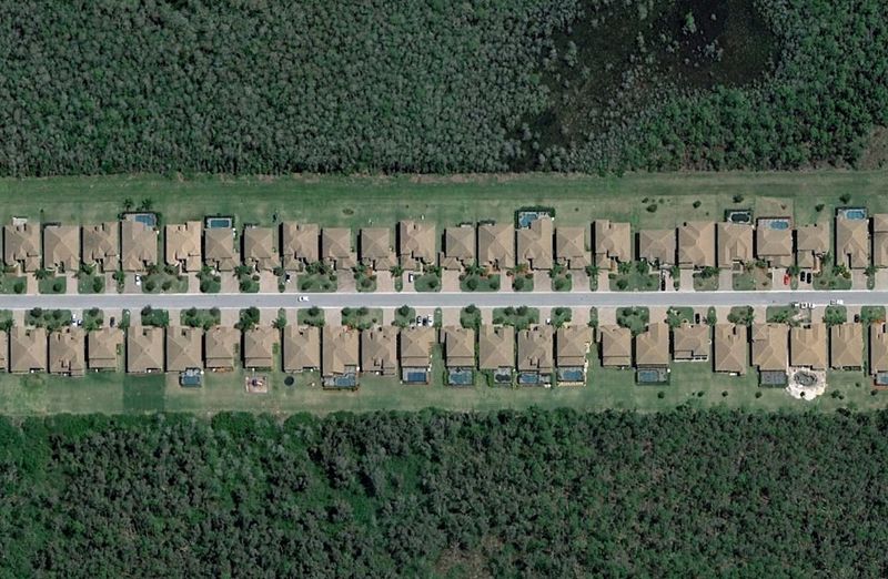 Полоса домов в юго-восточной части Форт Майерс. (© Google)