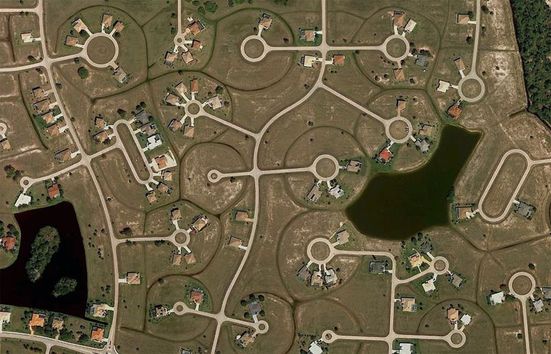 Частично застроенный район недалеко от гавани Шарлотты, к северу от Форт Майерс. (© Google)