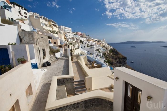 Брошенный отель в Греции (25 фото)