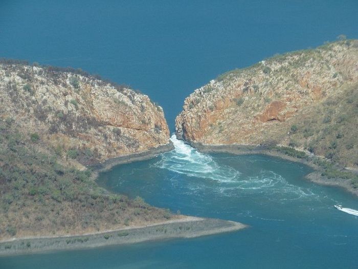 Горизонтальный водопад (9 фото)