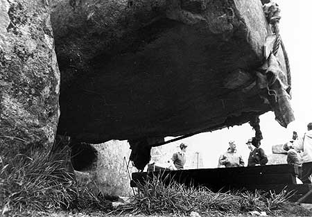 Construction of Stonehenge (108 pics)