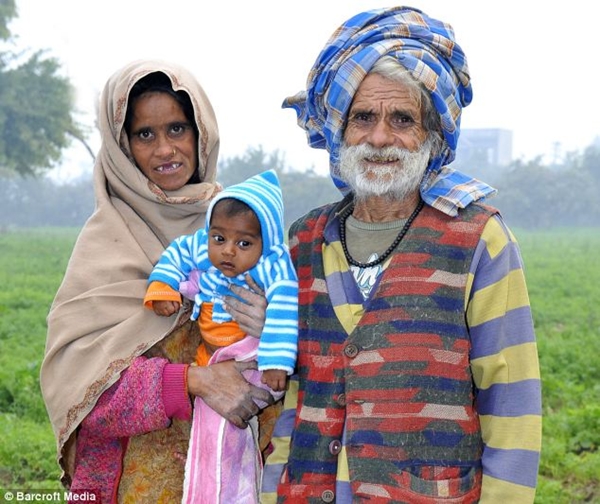 Самый пожилой отец в мире (9 фото)