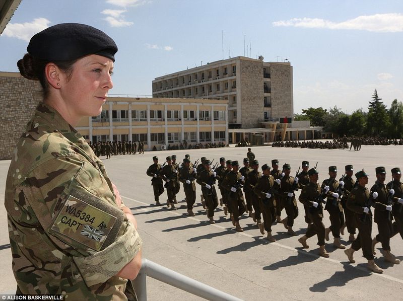 Женщины-военнослужащие в Афганистане (25 фото)