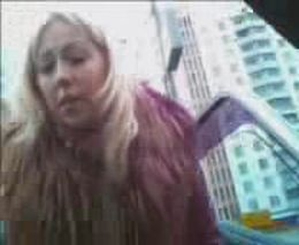 Блондинка-нарушительница истерит не по детски (видео) 