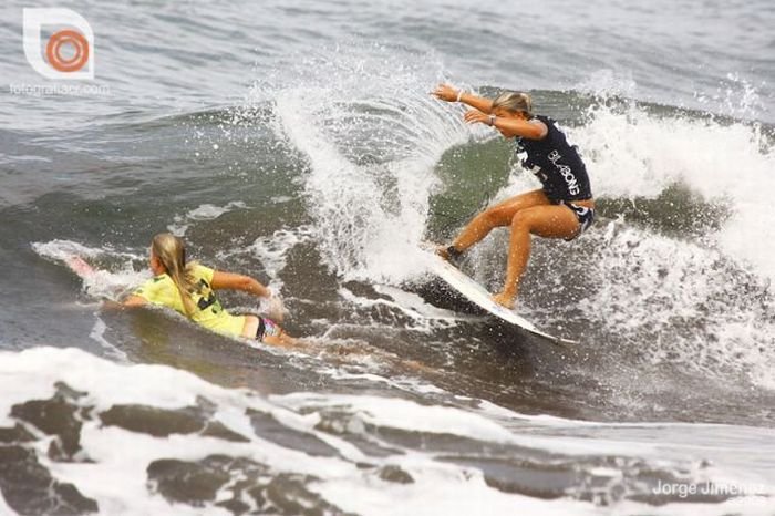 Сексуальные девочки, занимающиеся серфингом (34 фото)