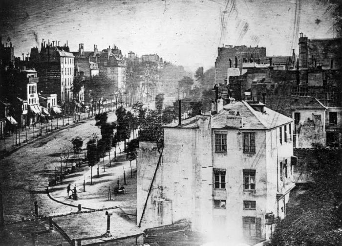 Первая в истории фотография человека 1838 г. (2 фото)