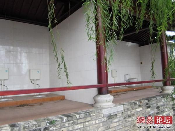 Туалет в Китае (3 фото)
