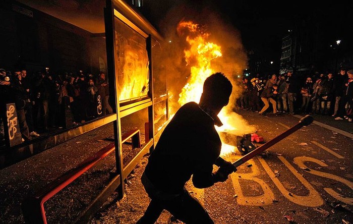 Студенческие беспорядки в Лондоне продолжаются (11 фото)