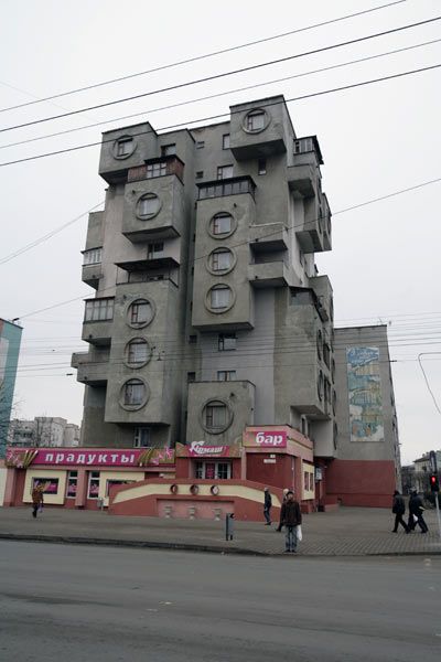 Необычный дом в Бобруйске (2 фото)