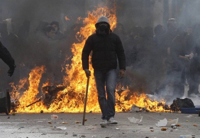 Уличные беспорядки в Греции (9 фото)