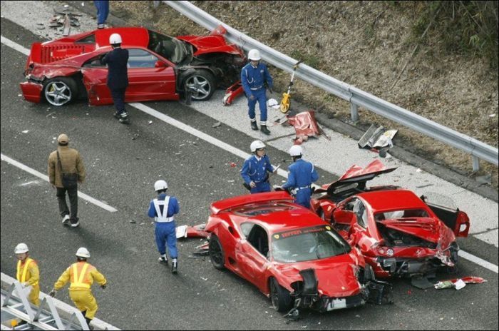 Самая дорогая авария в Японии из 13 спорт-каров (10 фото+4 видео)