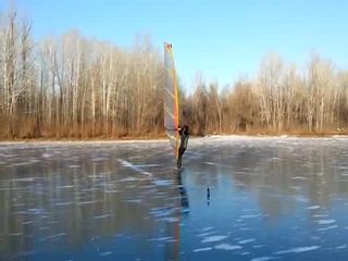 Виндсерфинг на льду 