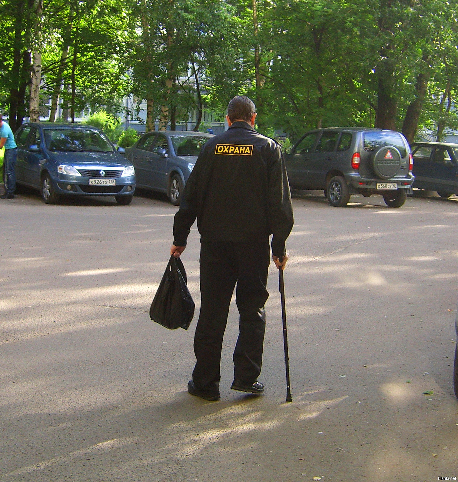 Сторож охранник. Сторож вахтер. Охрана дед. Охранник дед. Пенсионер работа в охране москва.