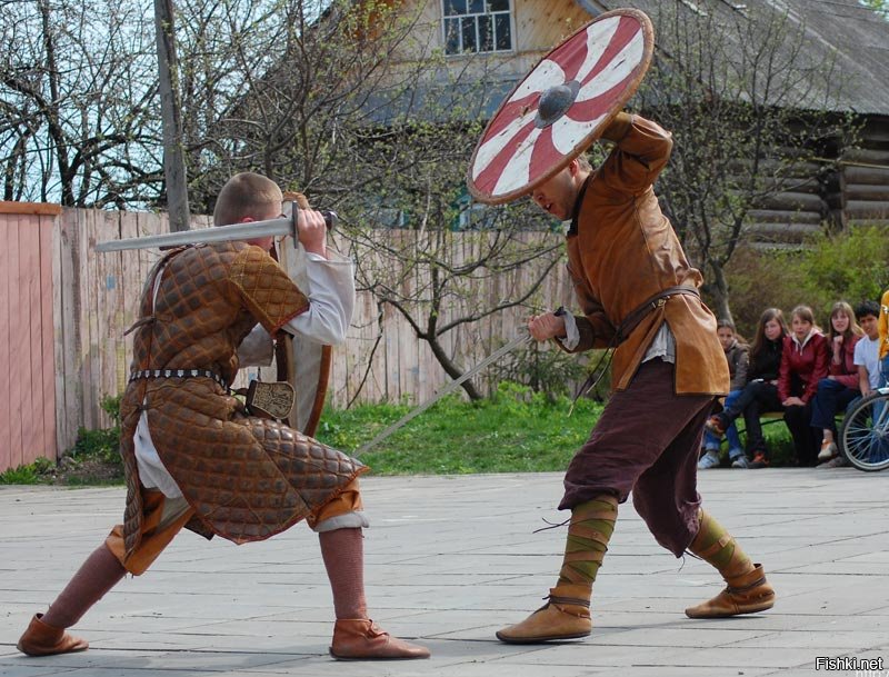 Бой на деревянных мечах