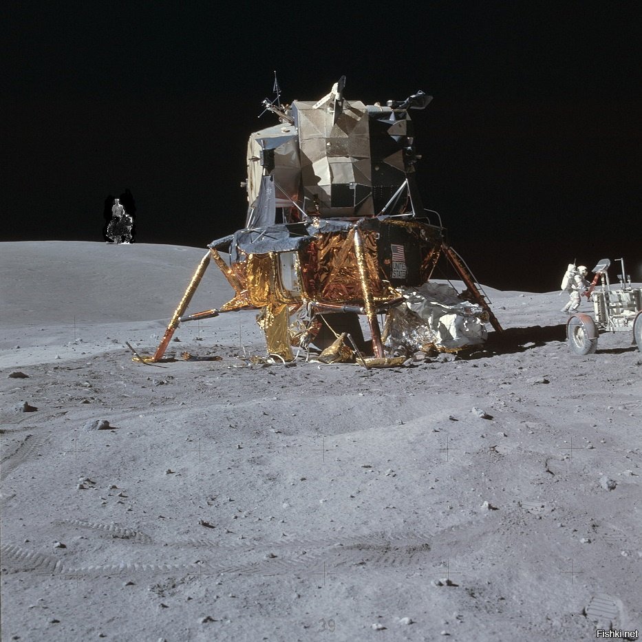 Космический корабль на Луне