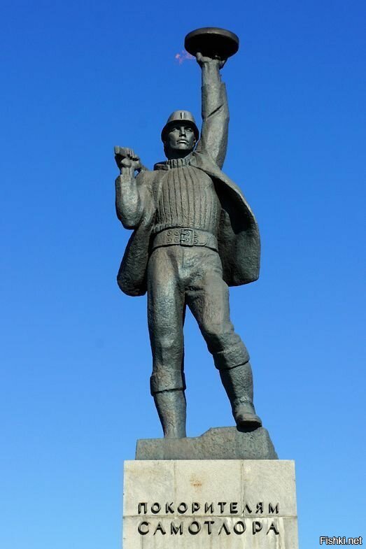 Памятник алеша покорителям самотлора. Самотлор памятник алеше. Памятник покорителям нижневартовск самотлор. Покорители самотлора нижневартовск. Памятник алёша в нижневартовске.