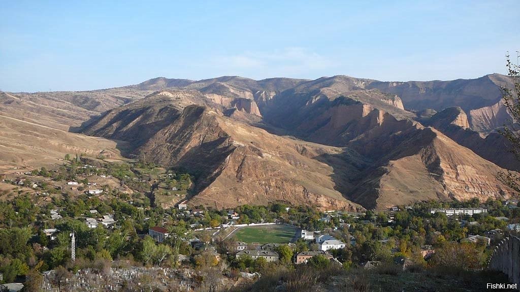 киргизия город майлуусур. горы майлуу суу. майли сай кыргызстан. горы майлуу суу. малисай город в киргизии.