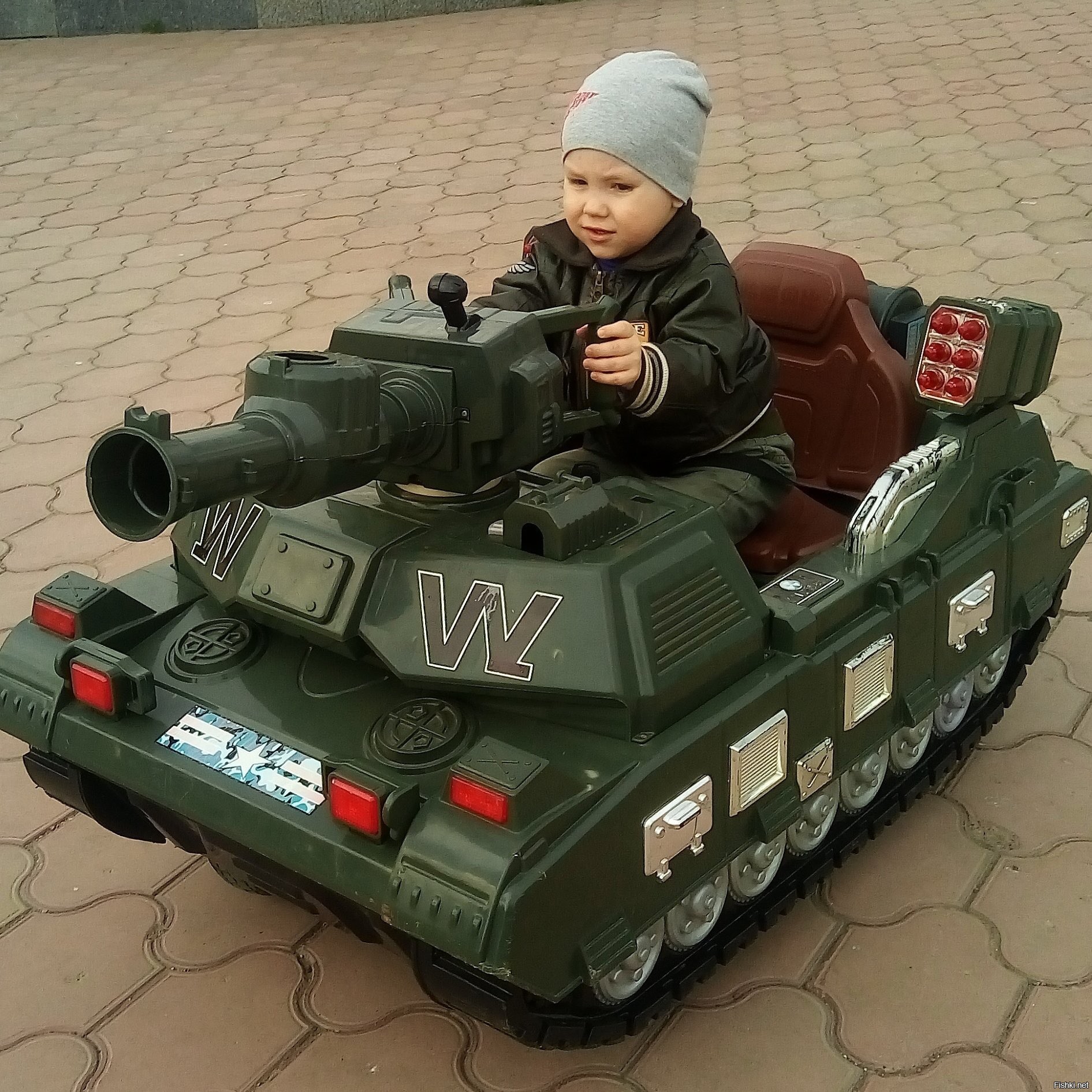 Танчики для детей. Танк детский. Игрушечные танки. Танк игрушка для детей. Большой танк игрушка.